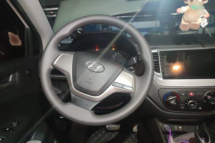 Used Hyundai Verna (new generation) 2016 1.4L Automatic Cool Edition GLS Steering Wheel