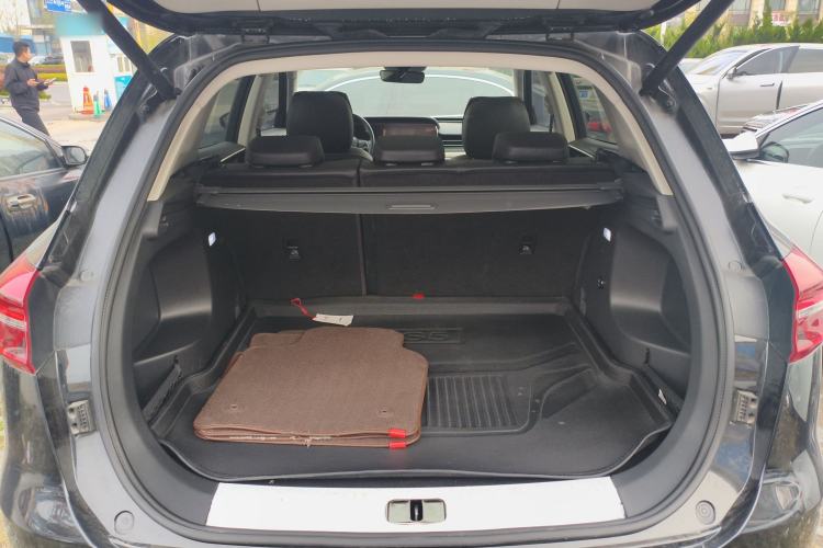 Used Hongqi HS5 2022 Facelifted Version 2.0T Smart Connect Flagship All-Wheel-Drive Edition Trunk