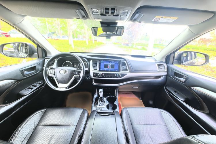 Used Toyota Highlander 2018 2.0T Four-Wheel Drive Luxury Edition 7 Seats China V Emission Standard Interior 1