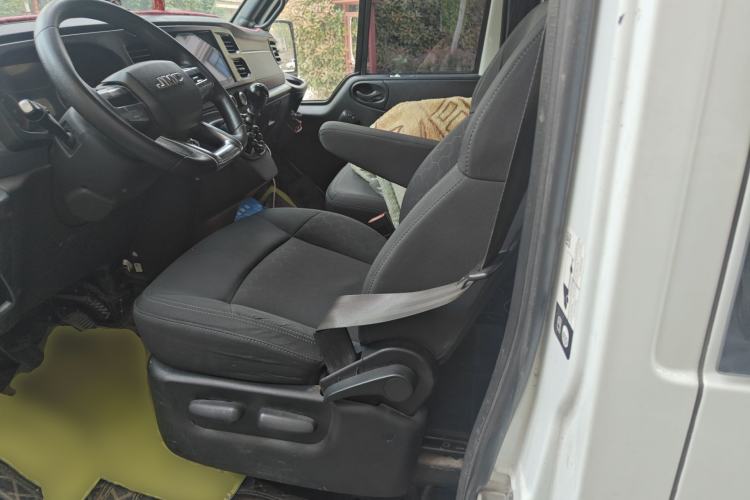 Used JMC Fushun 2022 2.0T Manual Multi-Function Passenger Vehicle Mid-Range High Roof 6-7 Seats Left Front Seat