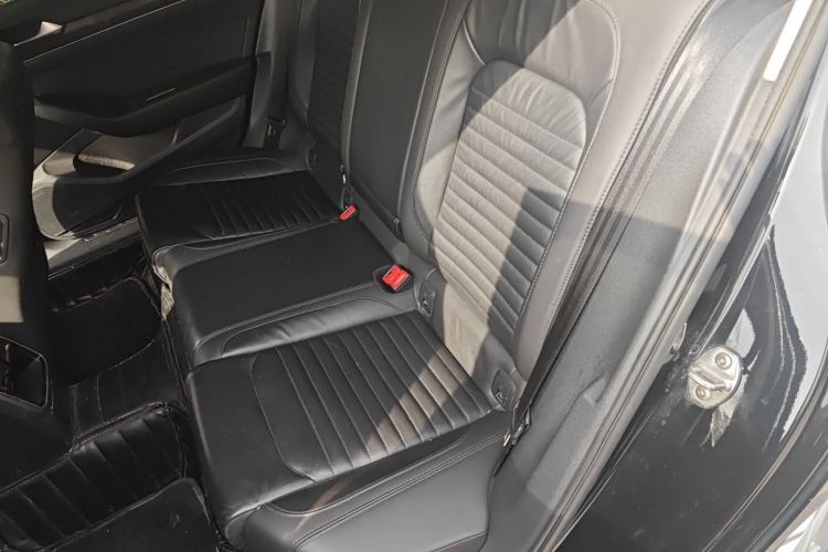 Used Volkswagen Magotan 2019 330TSI DSG Leading Model China VI Standard Left Rear Seat