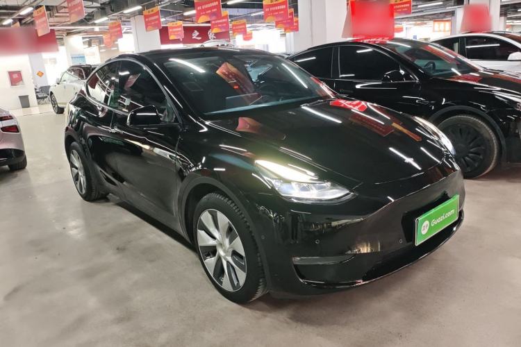 Used Tesla Model Y 2022 Long-Range All-Wheel-Drive Version Front Right 45 Deg