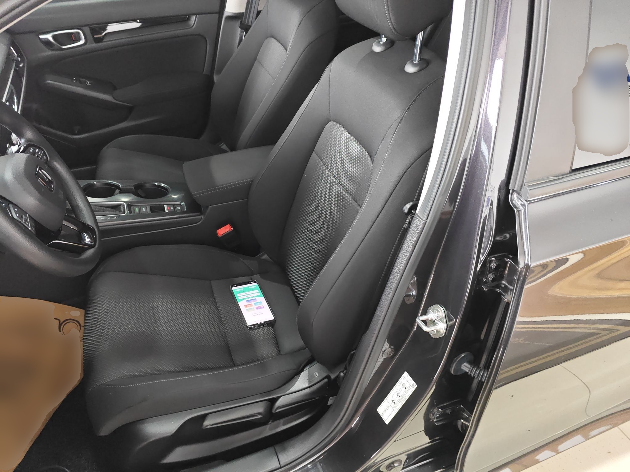 Переднее сиденье в автомобиле