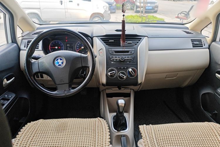 Used Venucia R50 2015 1.6L Manual Fashion Edition Center Console