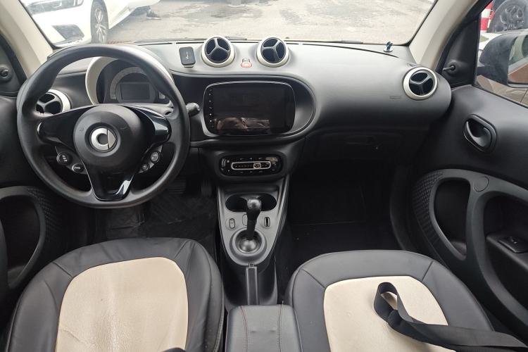 Used smart fortwo 2015 1.0L 52 kW hardtop Dynamic version