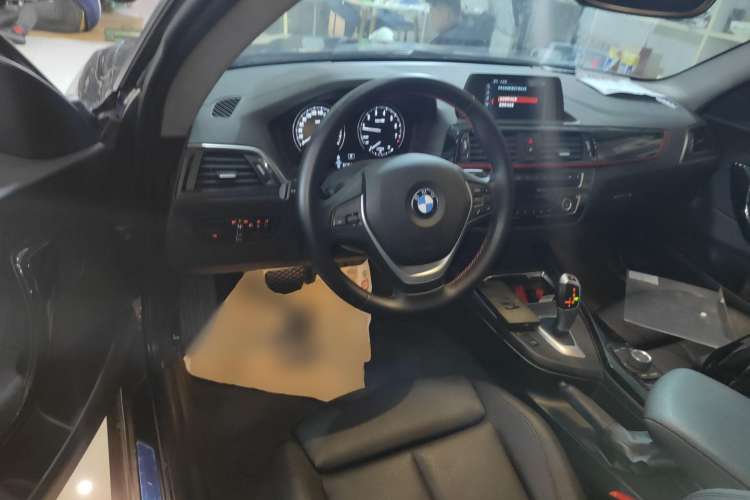 Used BMW 2 Series 2019 225i Sport Design Package Center Console