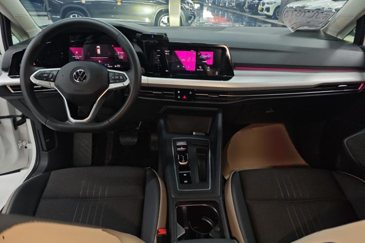 Used Volkswagen Golf 2023 280TSI DSG Pro Center Console