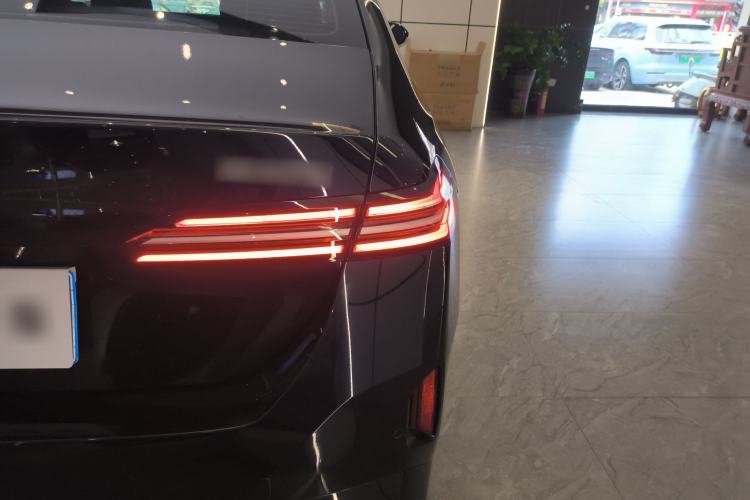 Used BMW 5 Series 2024 530Li Leading Model M Sport Package