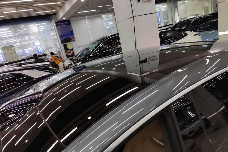 Used Hima Luxeed R7 2024 All-Electric 802 km Max Roof