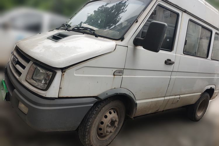 Used Iveco Daily 2017 2.5T A35 Low-Roof 5-7 Seater Passenger Van 47Z5