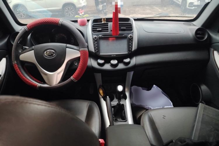 Used Lifan Auto X60 2013 1.8L Manual Champion Edition Center Console
