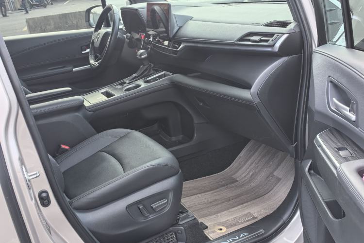 Used Toyota Sienna 2021 2.5L Hybrid Premium Edition