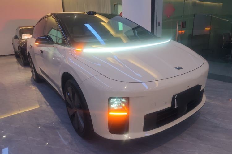 Used Li Auto i6 2025 Model Two-Wheel-Drive Standard Type Front Right 45 Deg