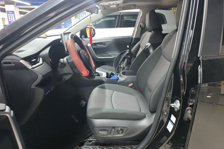 Used Toyota RAV4 2022 2.0L CVT 4x4 Fashion Edition
