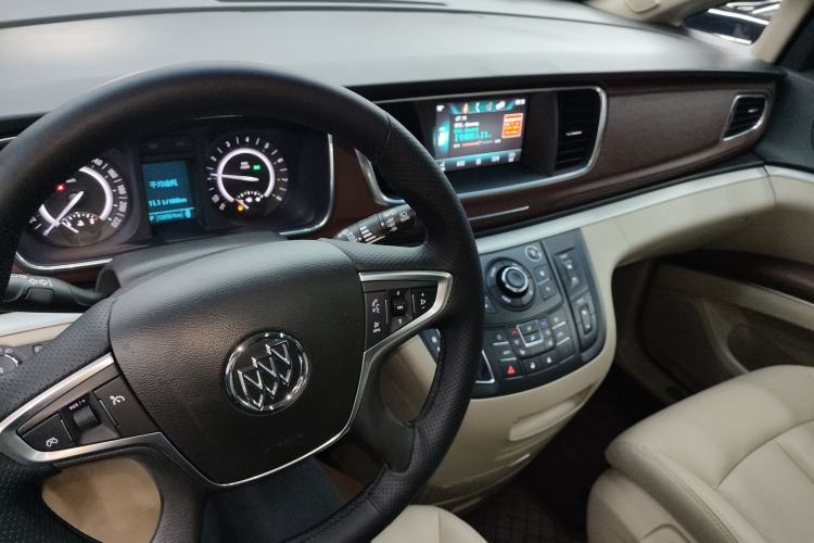 Used Buick GL8 2018 28T Prestige Version China VI Standard Center Console