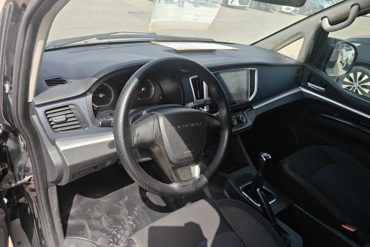 Used FORTHING Lingzhi 2022 Striving Version M5L 1.6L Base Model 9-Seater Center Console