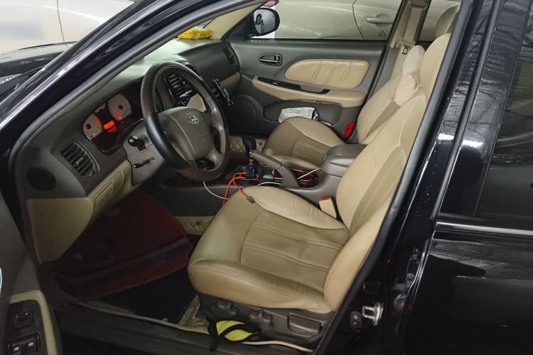 Used Hyundai MoInca 2009 1.8L Manual Luxury Edition GL Driver Seat