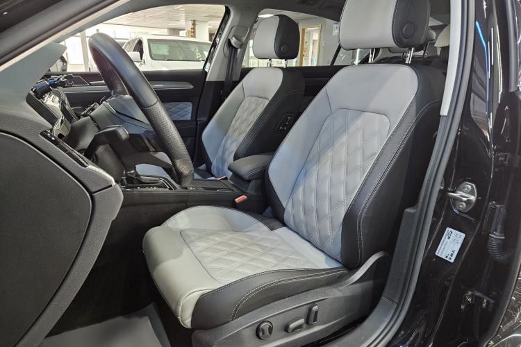 Used Volkswagen Magotan 2023 2 Million Units Limited Edition 330TSI DSG Leading Version Left Front Seat