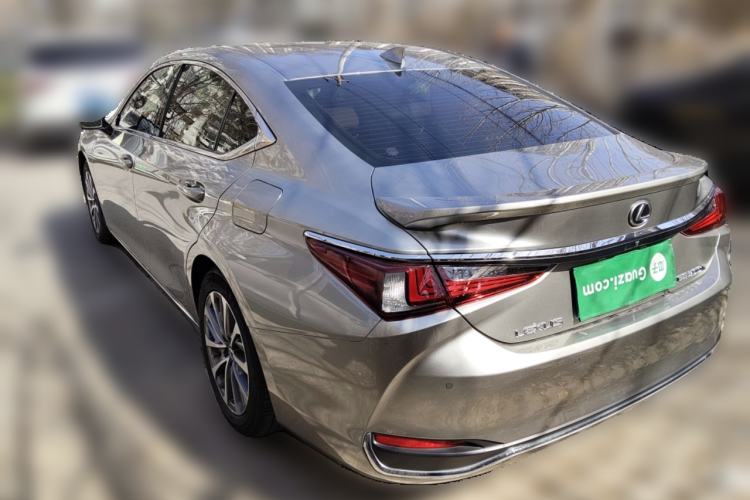 Used Lexus ES 2022 300h Excellence Edition
