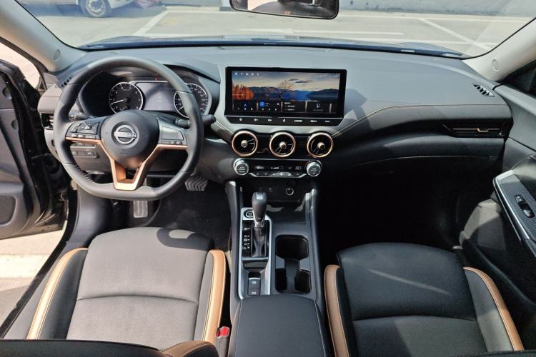 Used Nissan Sylphy 2023 1.6L CVT Black Gold Edition Center Console