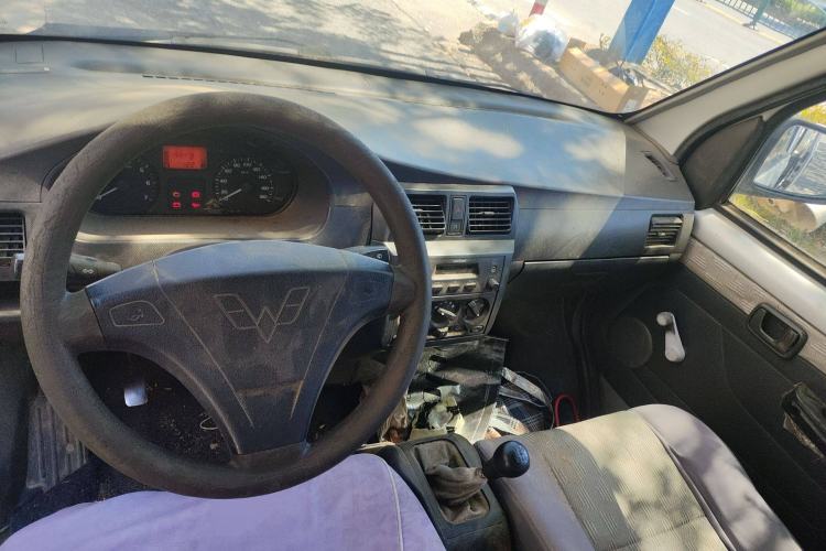 Used Wuling Rongguang 2011 1.2L Base Version
