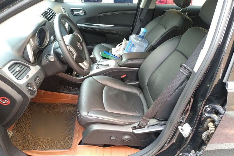 Used Dodge Journey 2013 2.4L Two-Wheel Drive Luxury Version Left Front Seat