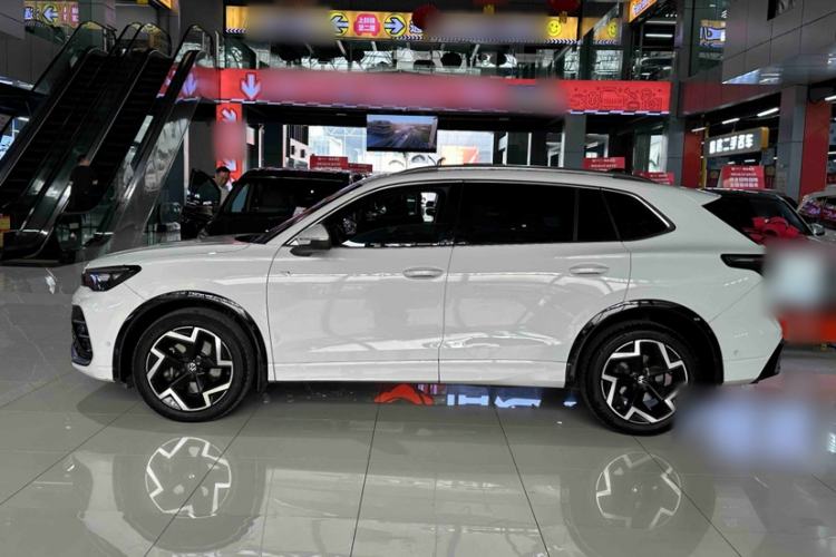 Used Volkswagen Tiguan L 2024 PRO 330TSI Two-Wheel Drive R-Line Smart Edition Exterior 6