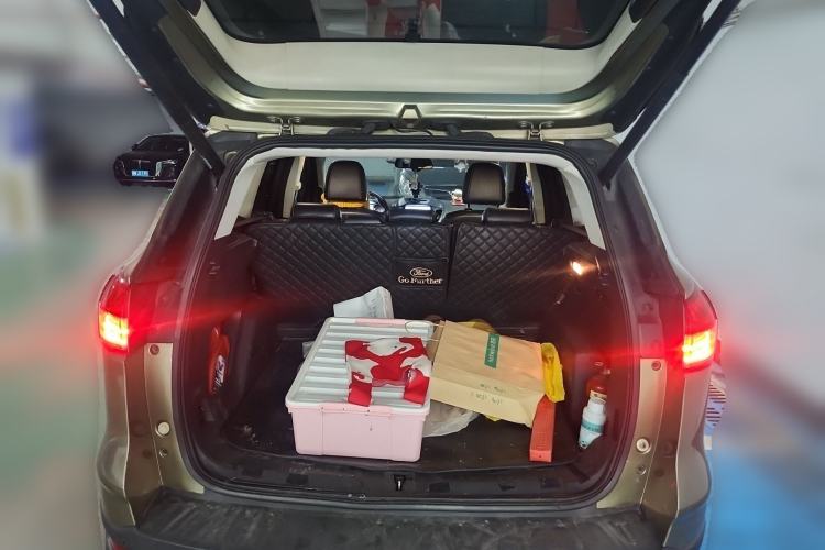 Used Ford Kuga 2013 2.0L GTDi Four-Wheel-Drive Sport Model Trunk