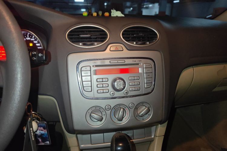 Used Ford Focus 2011 Sedan 1.8L Automatic Fashion Edition
