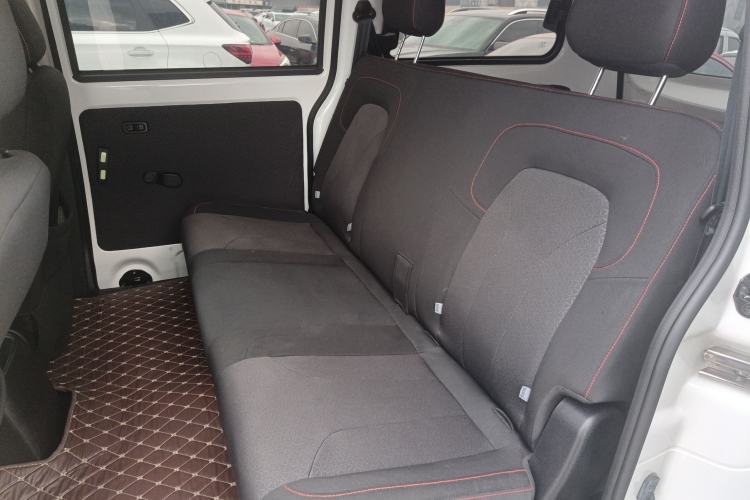Used Dongfeng Fengon 380 2022 1.5L Comfort-Class Passenger Vehicle (Steel Spring) with 5 Seats
