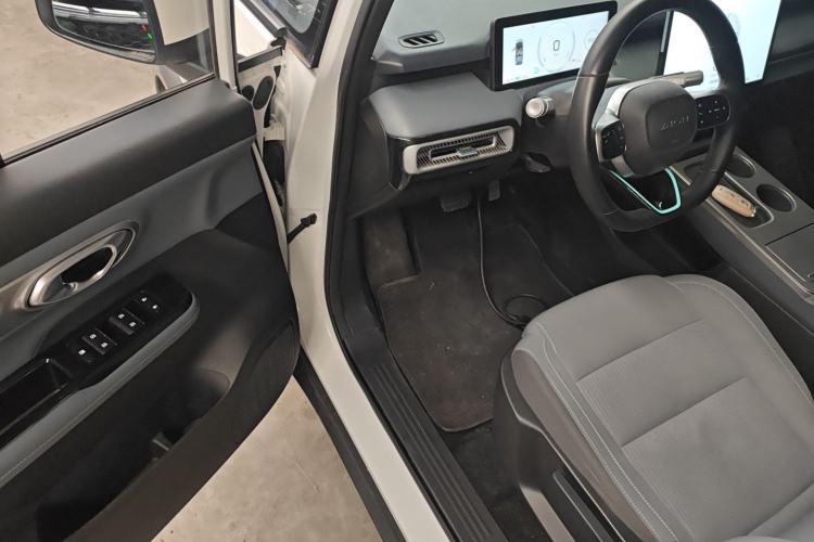 Used AION Y 2024 Younger