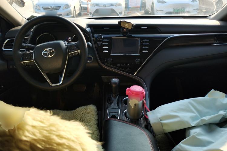 Used Toyota Camry 2018 2.0G Luxury Edition Center Console