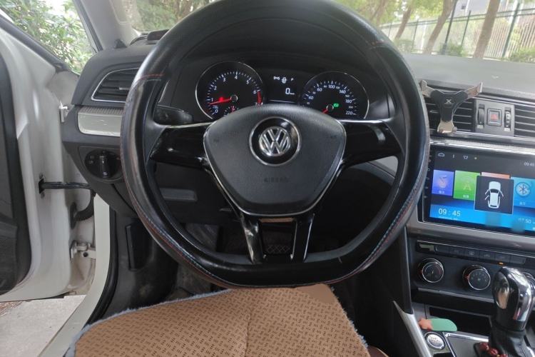 Used Volkswagen Lamando 2015 230TSI DSG Fashion Edition
