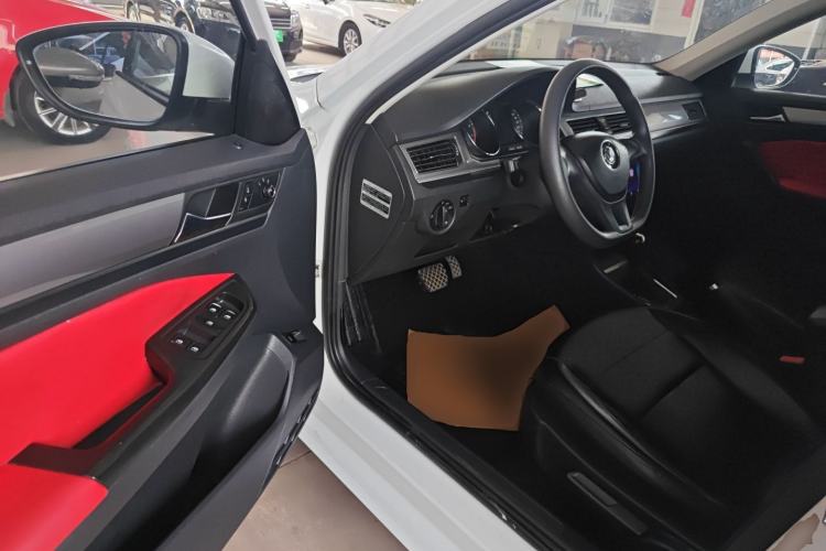 Used Volkswagen Bora 2016 1.6L Automatic Fashion Model Driver Seat