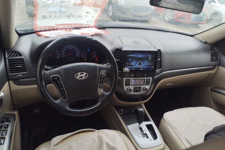 Used Hyundai Santa Fe 2010 2.4 Ultimate Edition 7-Seater Four-Wheel Drive Center Console