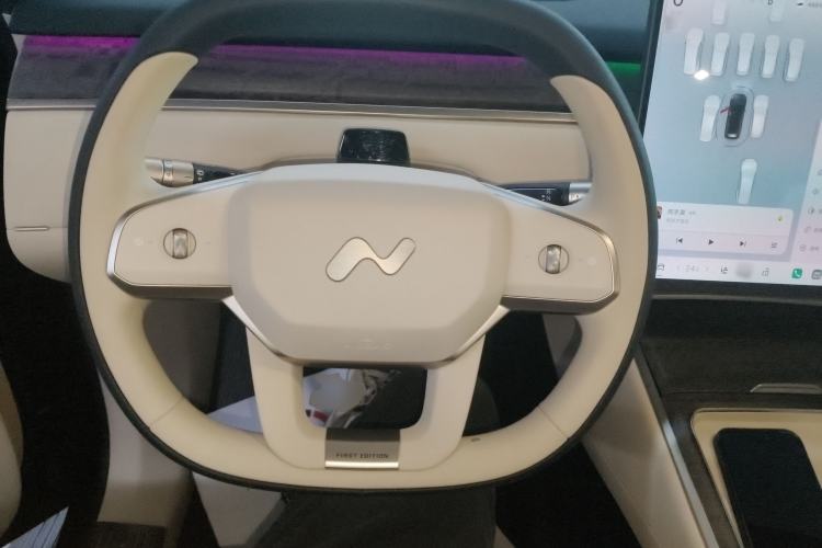 Used ONVO Luxeed L90 2025 Model—Ultra Six-Seater Version Steering Wheel