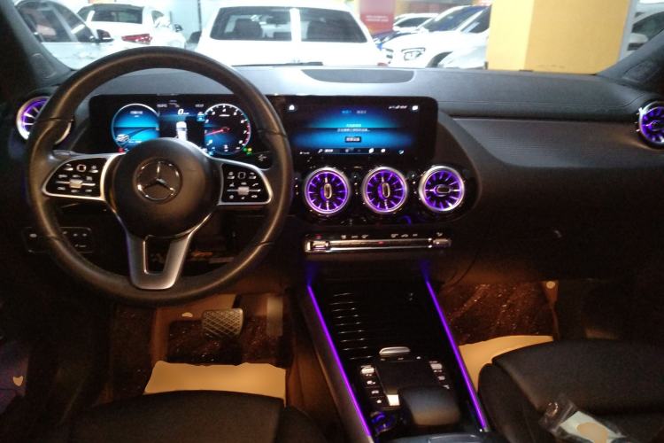 Used Mercedes-Benz GLA 2023 GLA 220 Center Console