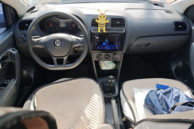 Used Volkswagen Polo 2016 1.4L Manual Fashion Model Center Console