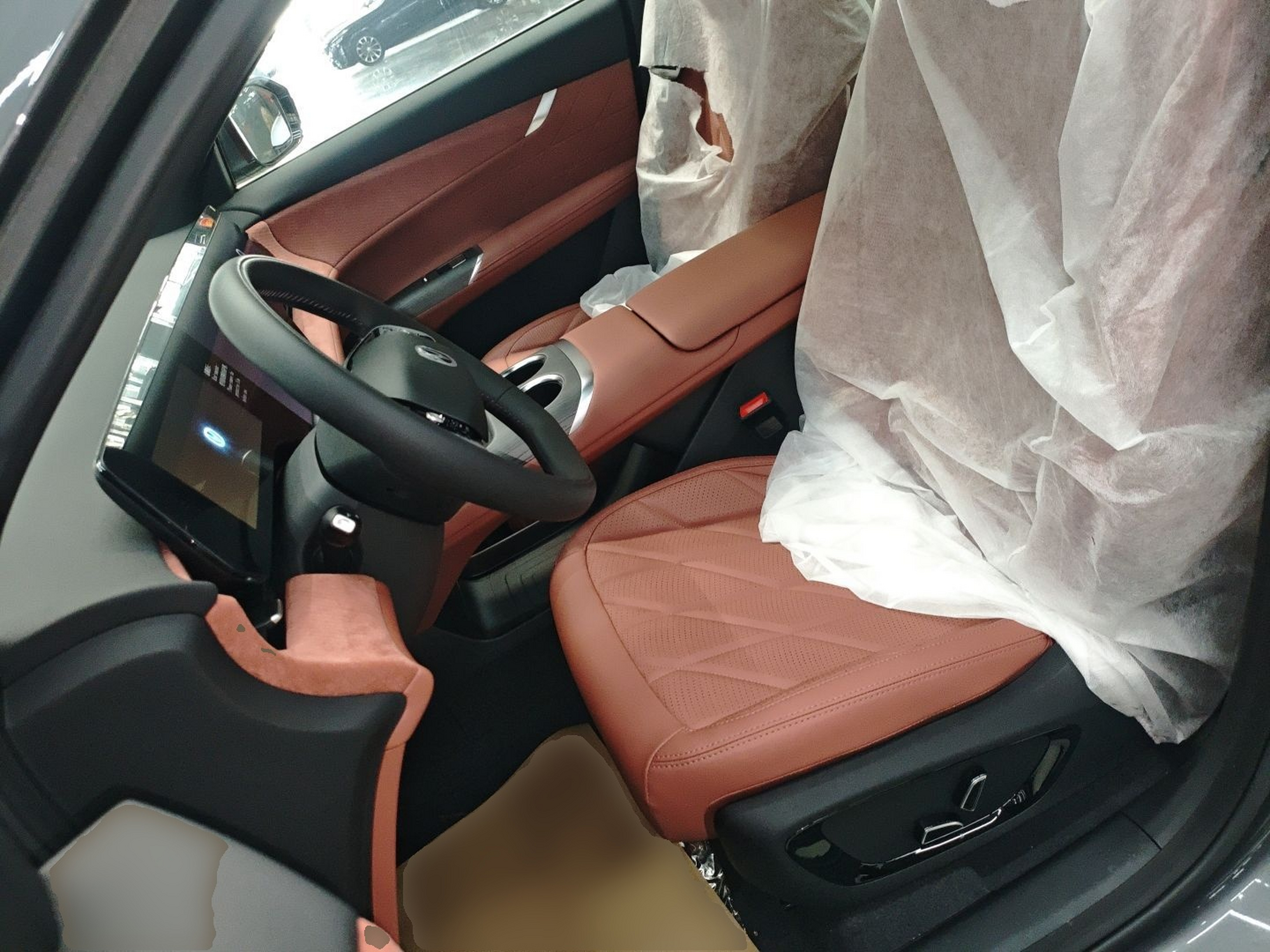 المقاعد الأمامية داخل السيارة