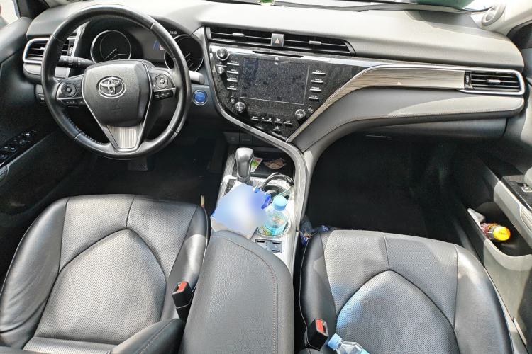 Used Toyota Camry 2019 Dual-Engine 2.5HQ Flagship Edition China VI Standard Center Console