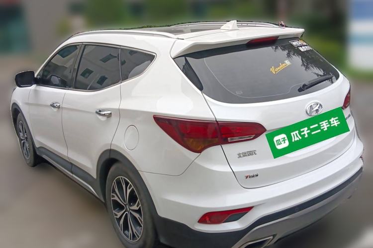 Used Hyundai Santa Fe 2017 2.0T Automatic Two-Wheel Drive Smart Version 7 Seats Rear Left 45 Deg