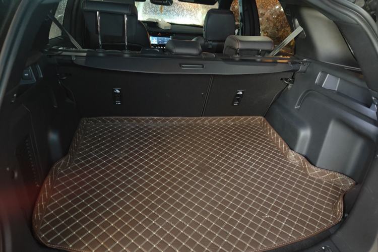 Used Land Rover Discovery Sport 2023 249 PS R-Dynamic S Performance Edition Trunk