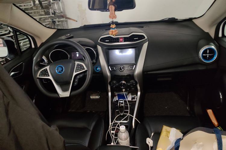 Used BYD Yuan New Energy 2018 EV360 Smart Connected Cool Model Center Console