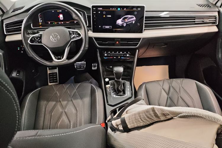 Used Volkswagen Tiguan L 2023 330TSI Automatic Two-Wheel Drive R-Line Enjoyment Edition Center Console