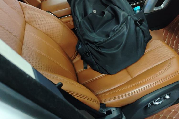 Used Land Rover Range 2016 5.0 SC V8 AB Prestige Extended Version Right Front Seat