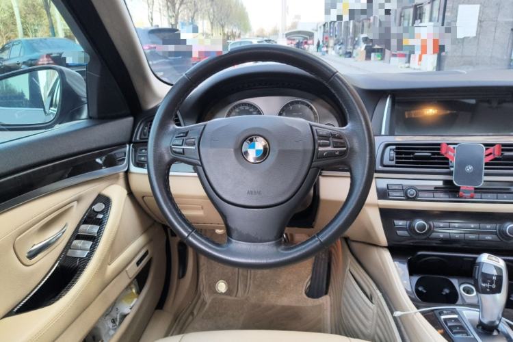 Used BMW 5 Series 2013 525Li Leading Model
