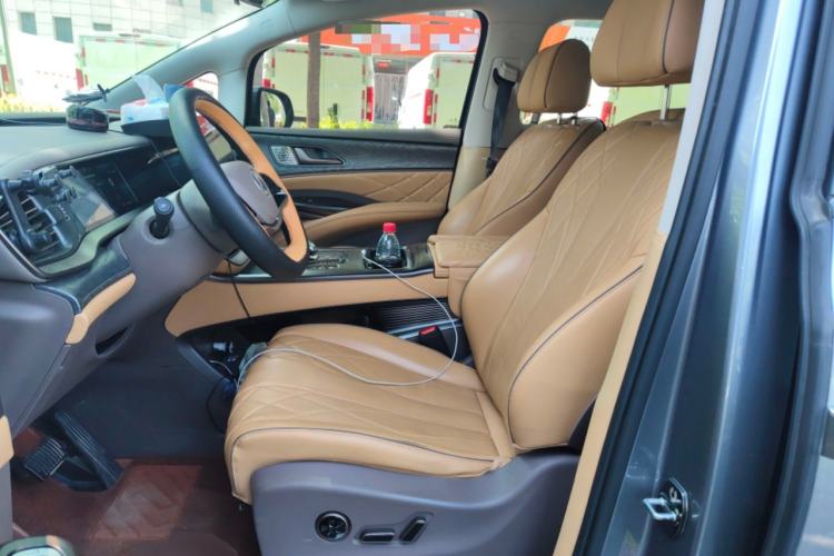 Used Denza D9 2022 DM-i 1040 Prestige Model
