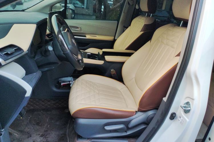 Used Toyota Granvia 2023 2.5L Hybrid Comfort Edition
