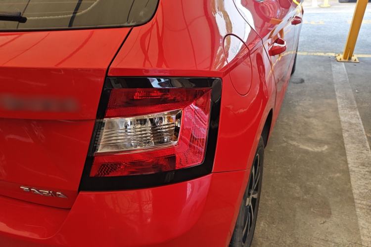 Used Skoda Fabia 2015 1.4L Automatic Front-Drive Model Right Rear Taillight