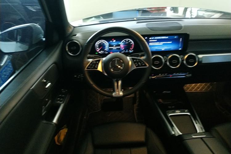 Used Mercedes-Benz GLB 2024 GLB 200 Dynamic Edition Steering Wheel